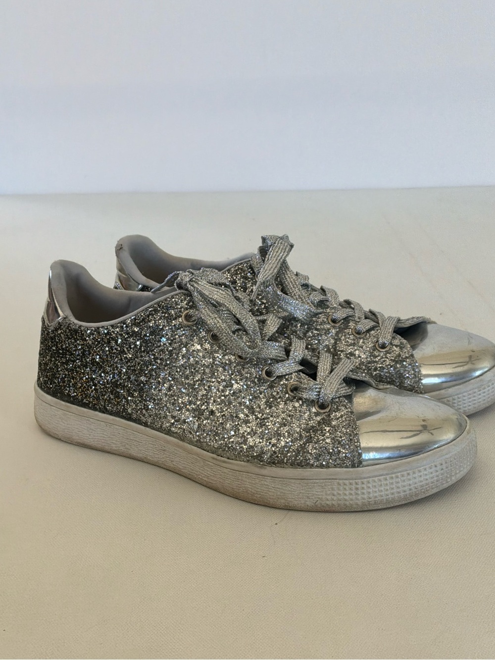 Lucky Step Silver Glitter Metallic Toe Cap Lace-Up Sneakers Women’s Size 9